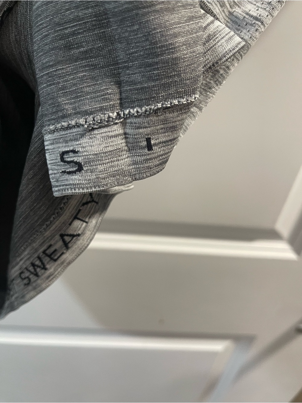 lululemon athletica Men's Heathered Grey Short Sleeve Performance Tee - Picture 3 of 4